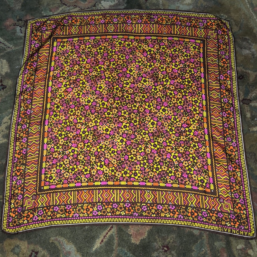 $55 AUTHENTIC GIVENCHY LADIES  SCARF